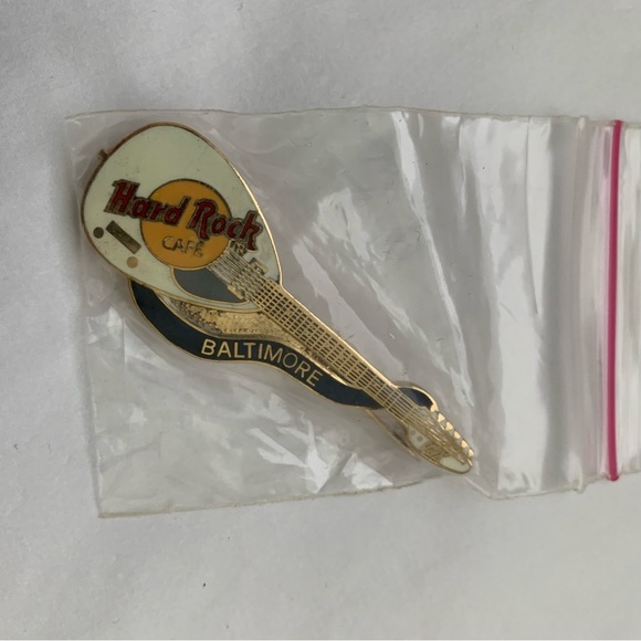 Hard Rock Cafe Guitar Vtg Baltimore
Maryland 2 1/2" Metal Pinback Enamel & Gold - Picture 8 of 10